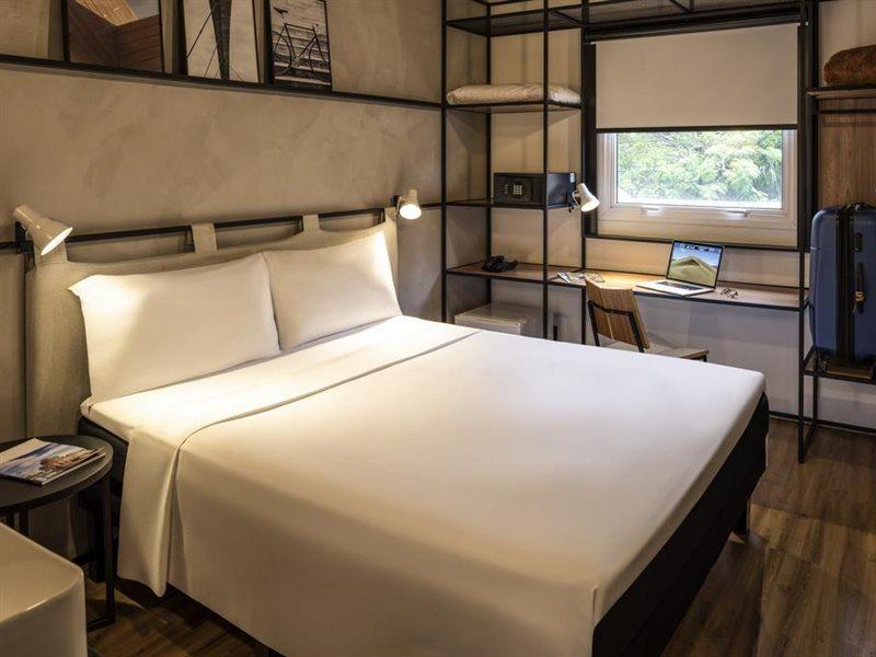 Ibis Brussels Centre Chatelain Іксель Екстер'єр фото