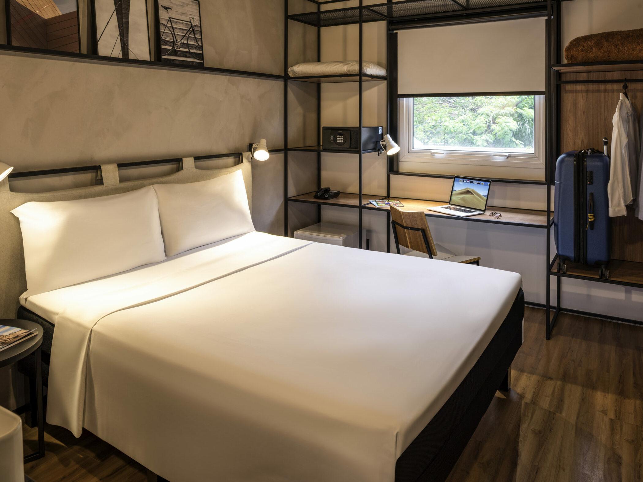 Ibis Brussels Centre Chatelain Іксель Екстер'єр фото