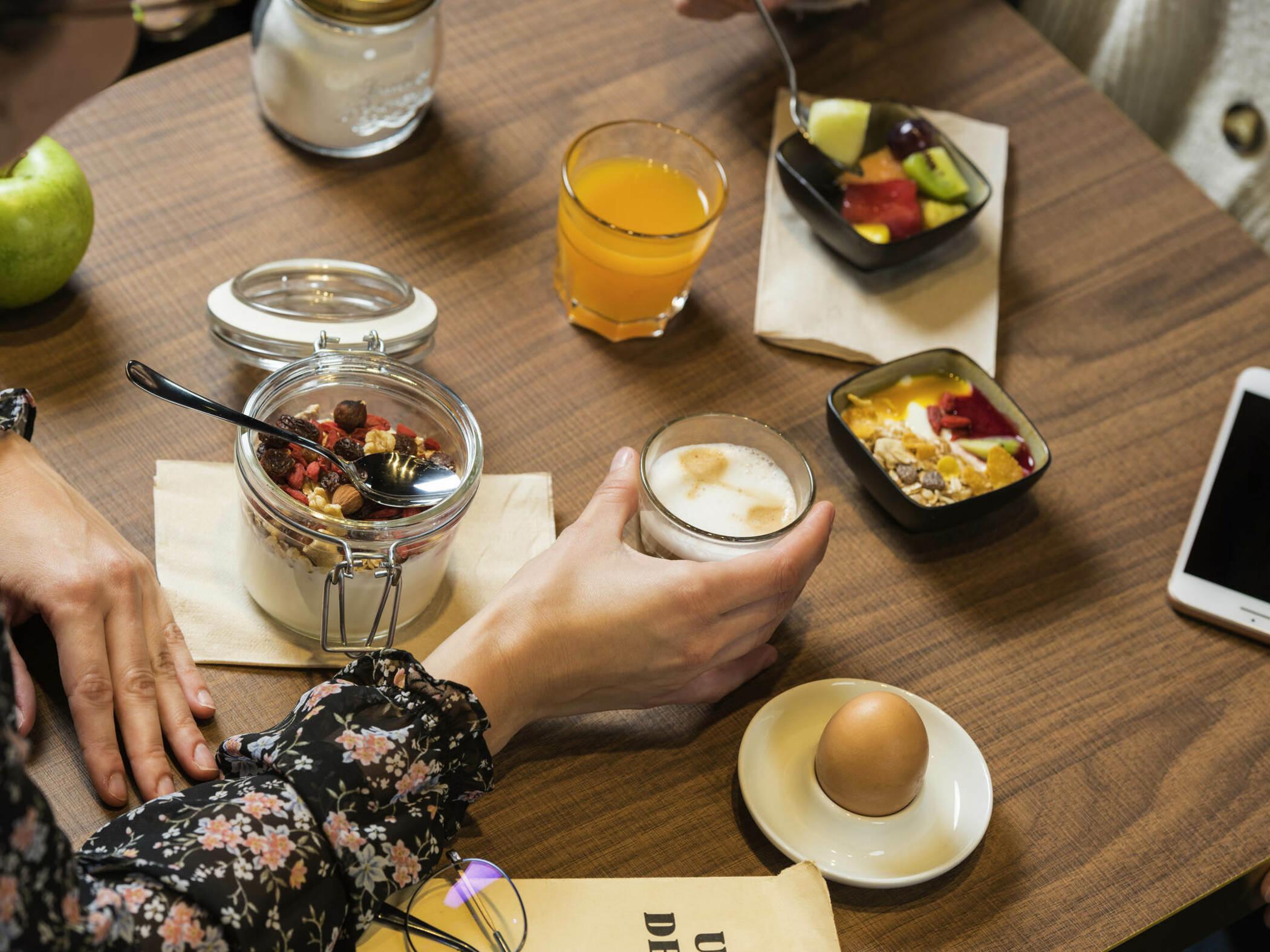 Ibis Brussels Centre Chatelain Іксель Екстер'єр фото