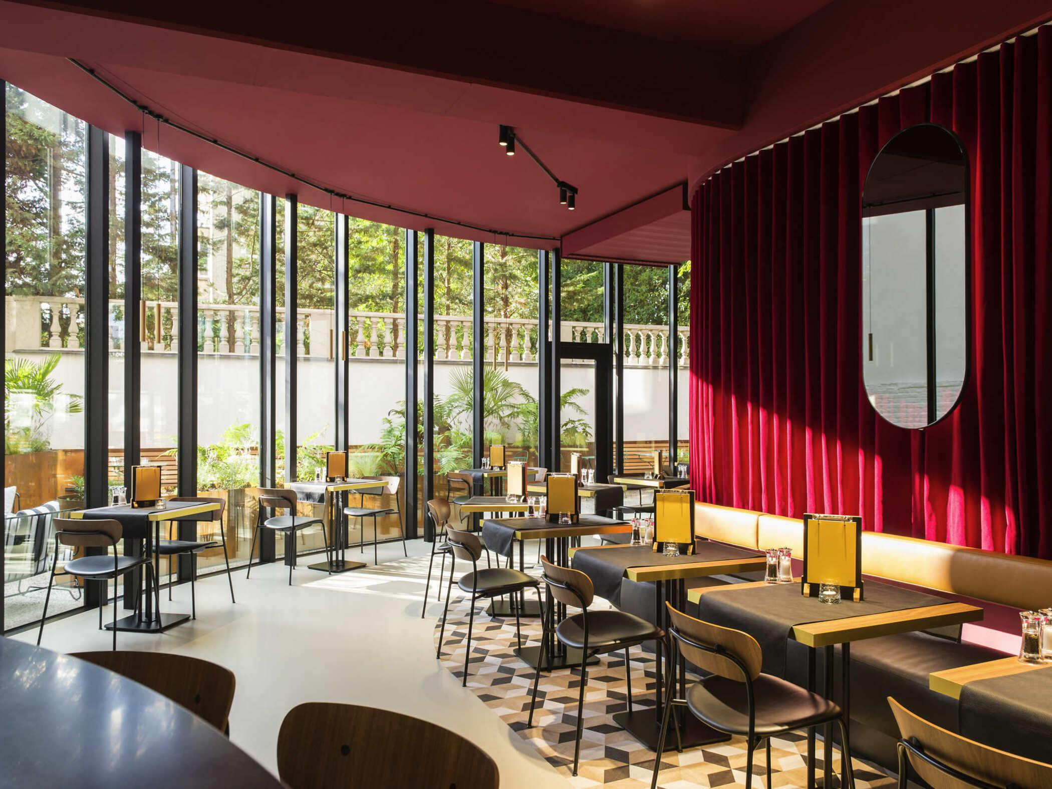 Ibis Brussels Centre Chatelain Іксель Екстер'єр фото